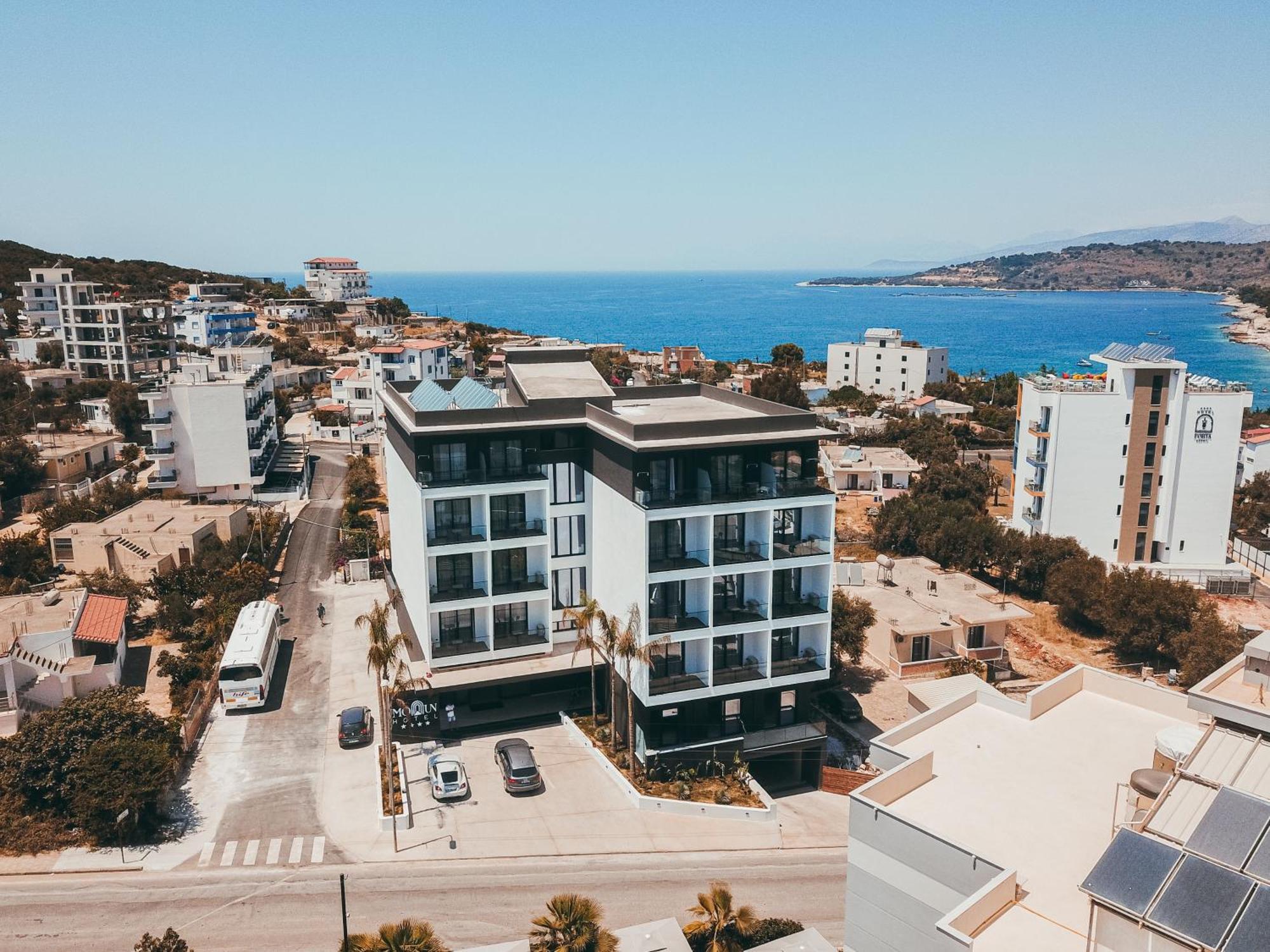 Monun Hotel Ксамил Екстериор снимка