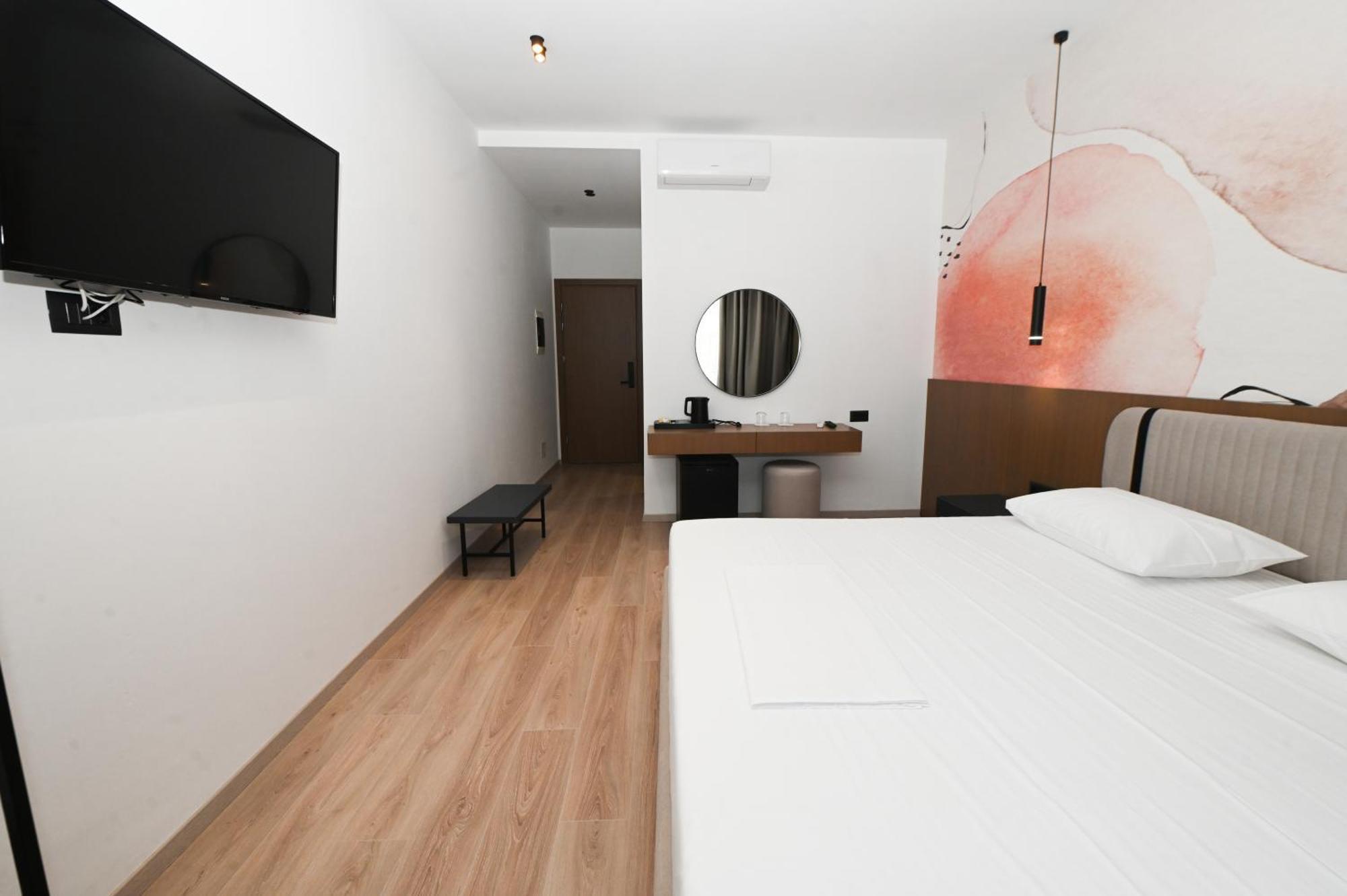 Monun Hotel Ксамил Екстериор снимка