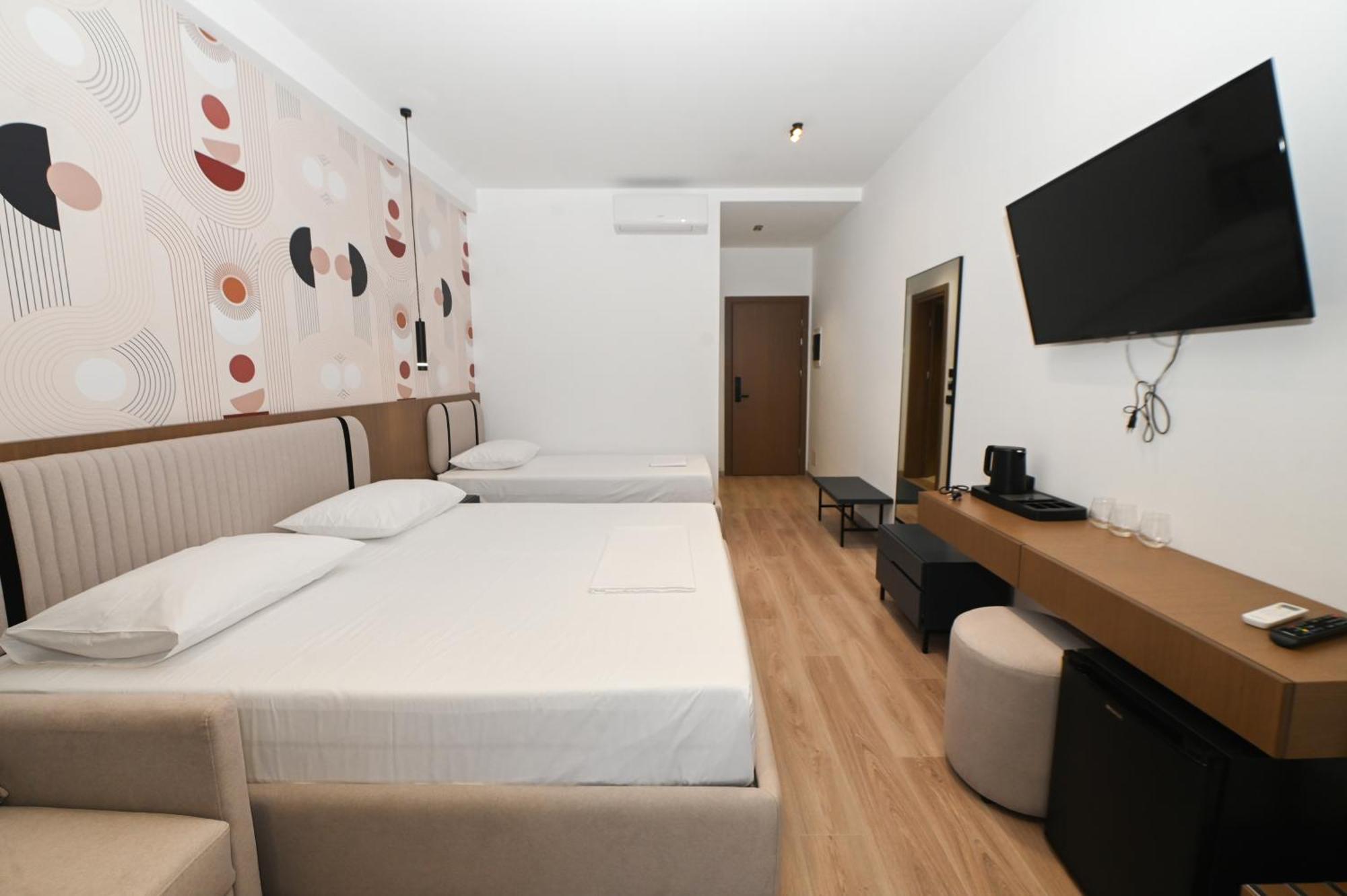 Monun Hotel Ксамил Екстериор снимка