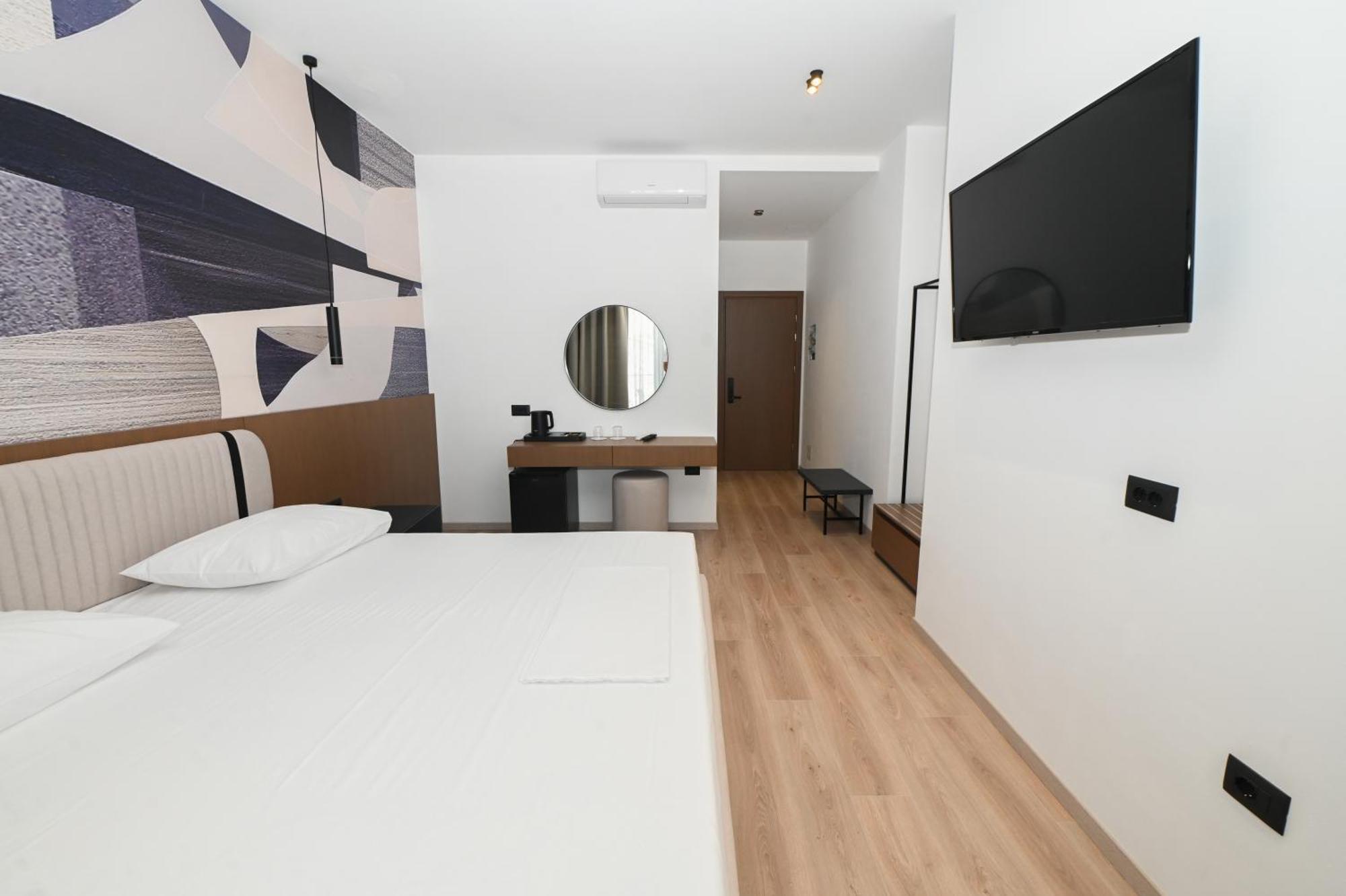 Monun Hotel Ксамил Екстериор снимка