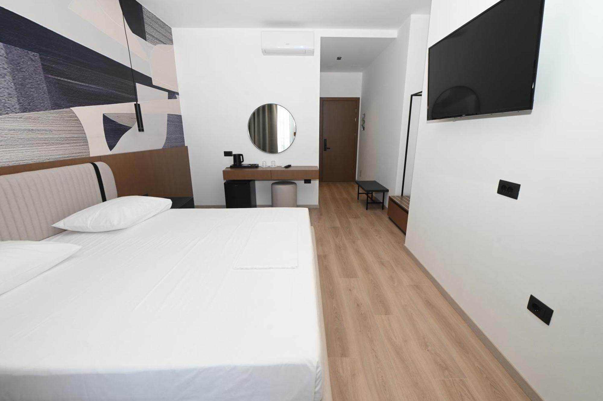 Monun Hotel Ксамил Екстериор снимка